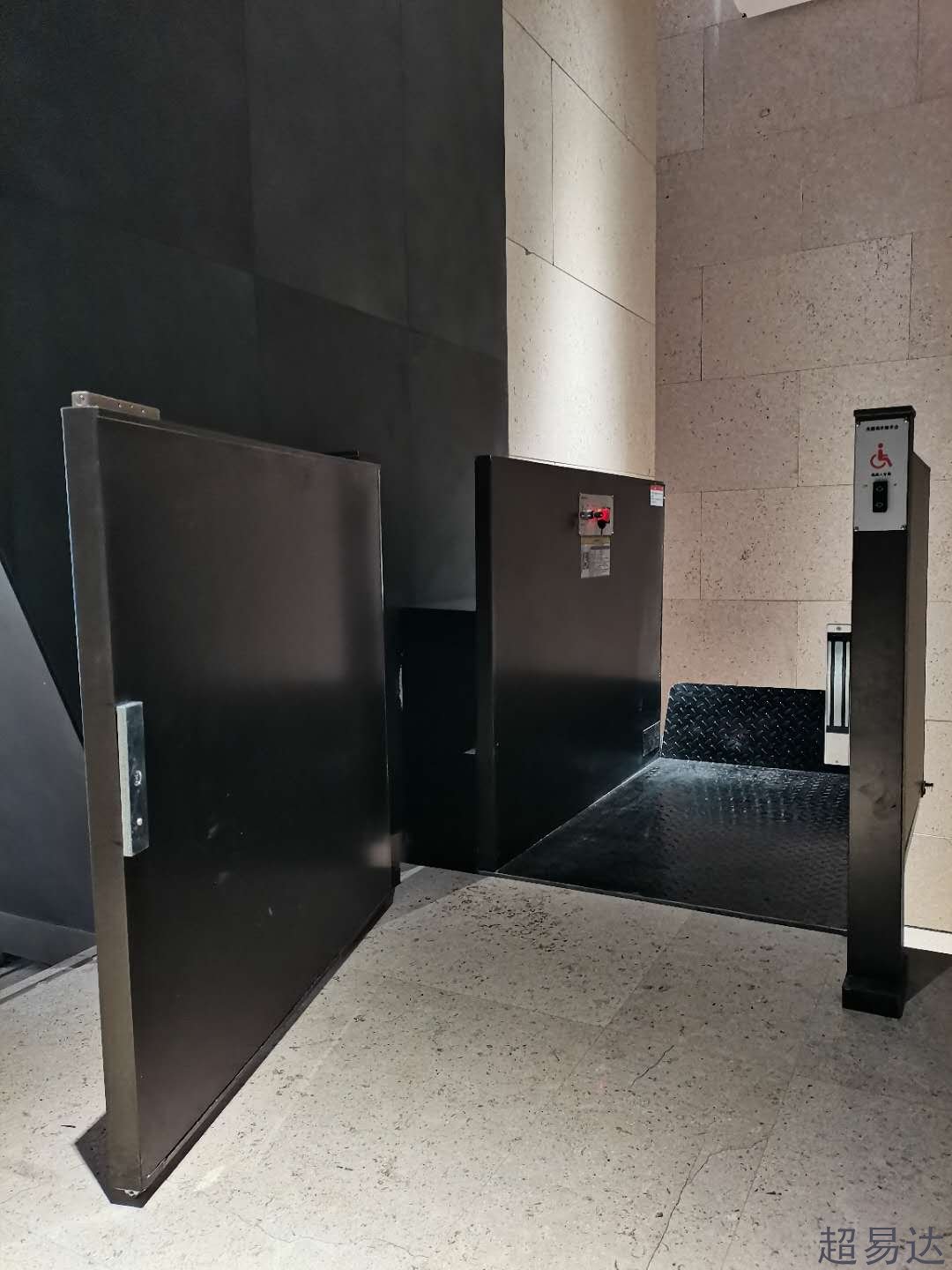 無障礙升降機(jī)