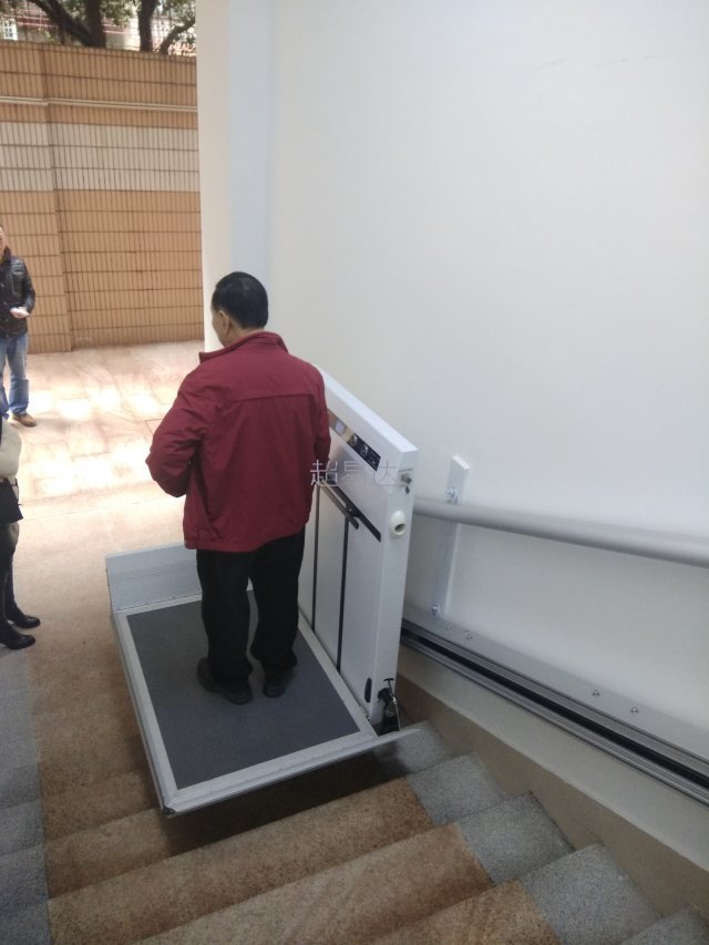 斜掛式升降機(jī)