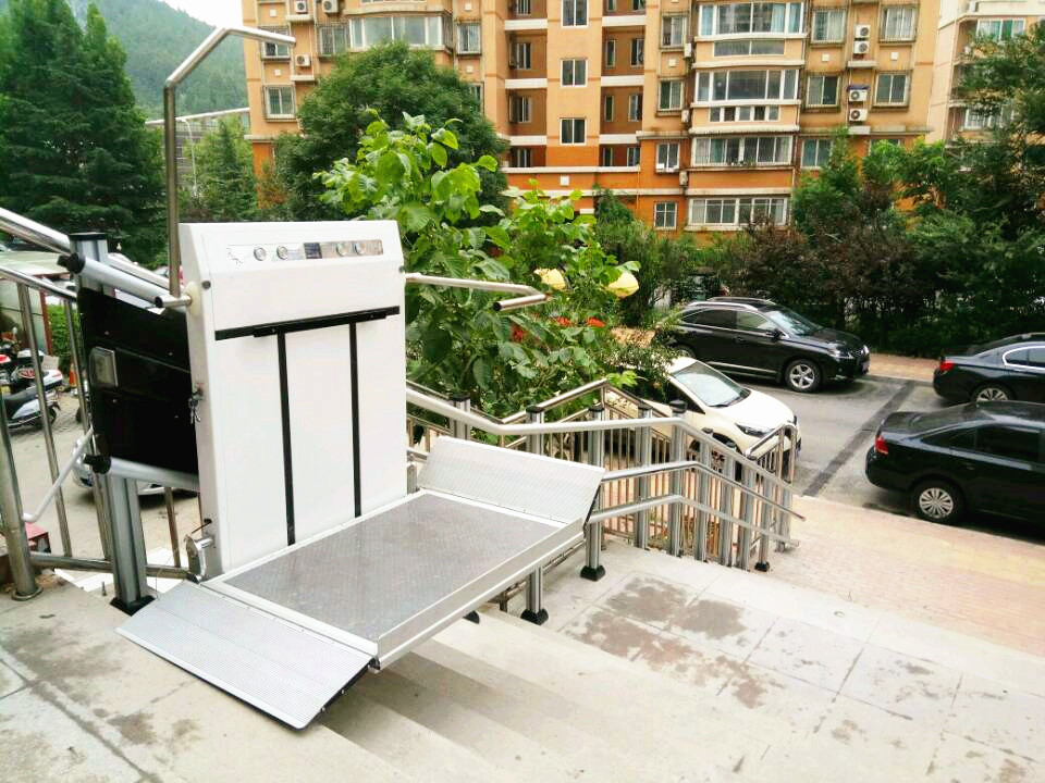 QQ圖片20170704155712.jpg 斜掛式升降平臺(tái)