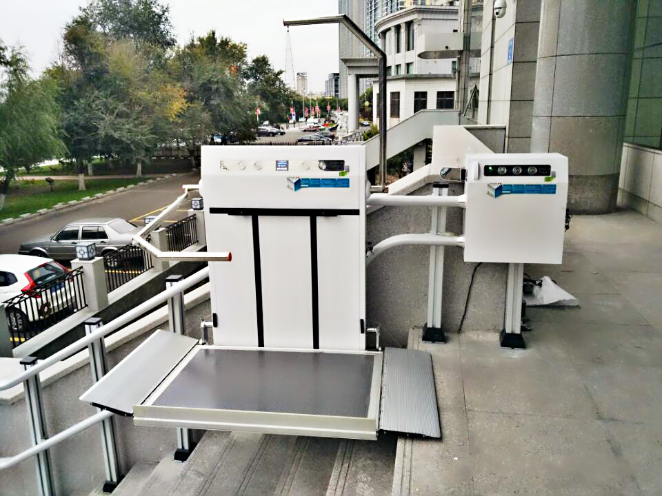 XL5VAE$FK39FC54TAQ1P_meitu_12.jpg 斜掛式升降平臺(tái)